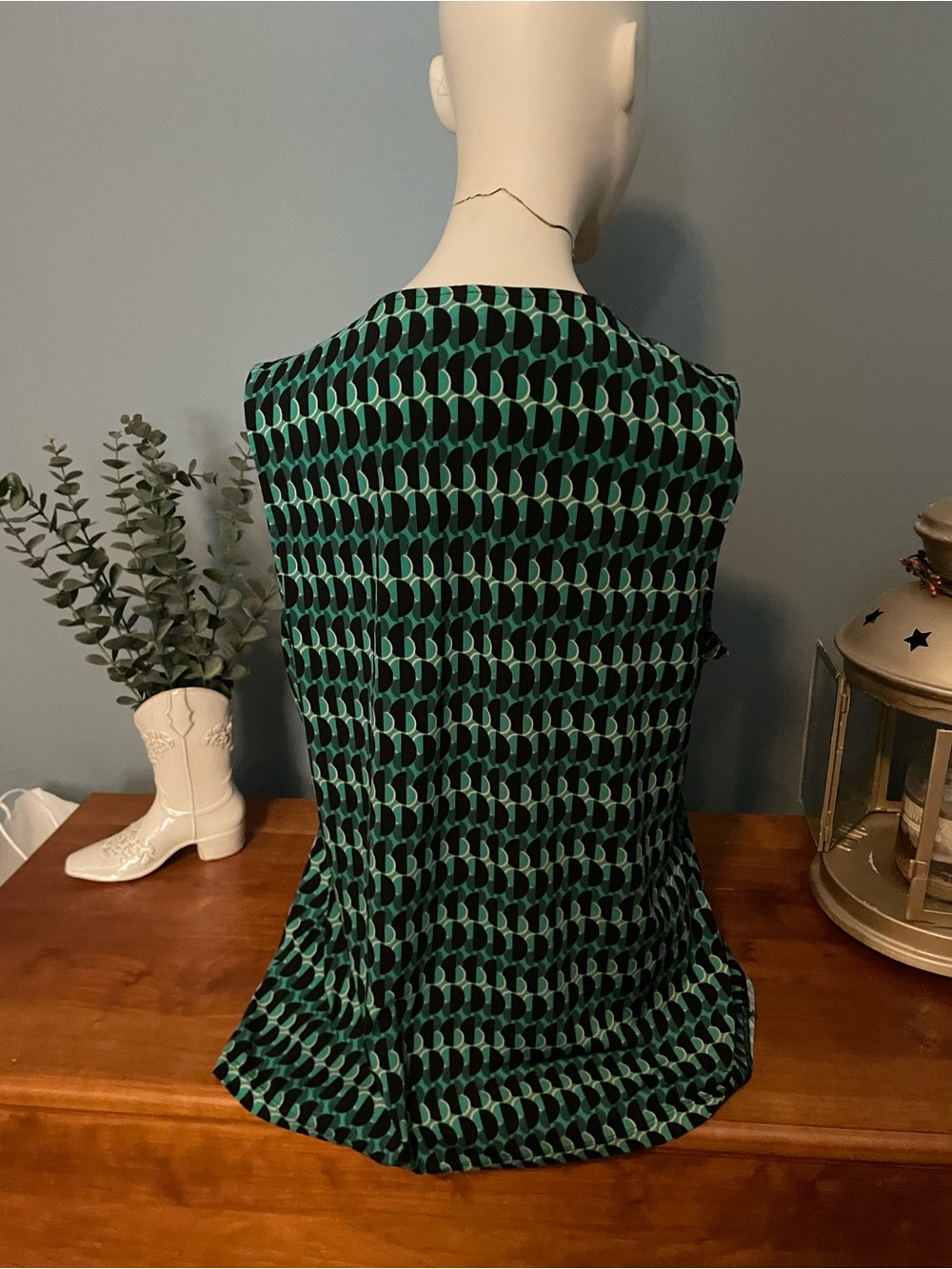 Dana Buchman Green and Black Sleeveless V-Neck Geometric Camisole - Picture 4 of 5